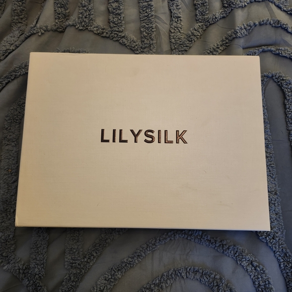 BRAND NEW in Gift Box With Tags Womens LilySilk  Round Neck Argyle Sweater Large - Picture 2 of 12